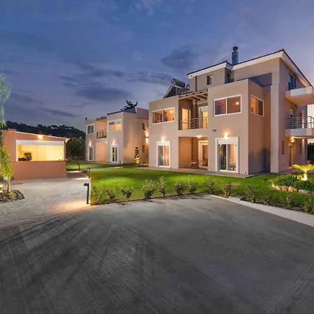 מלון דירות L & C Boutique 4*