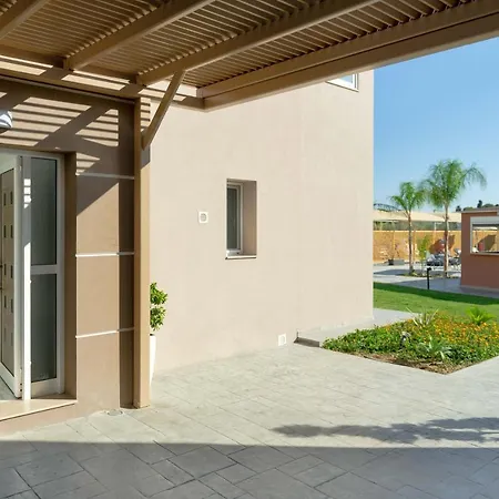 מלון דירות L & C Boutique