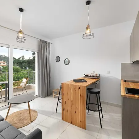 מלון דירות L & C Boutique 4*