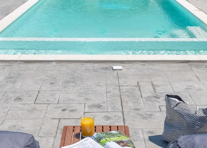 Apartahotel L & C Boutique Kremastí