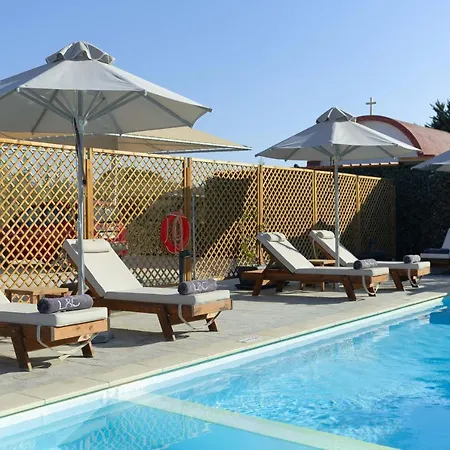 L & C Boutique Apartahotel